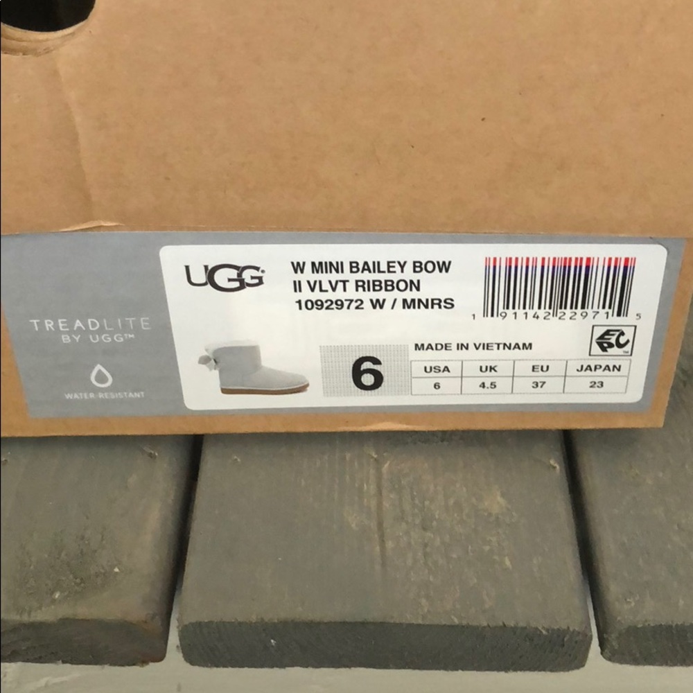 Woman Ugg size 6 brand new